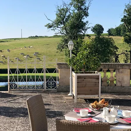 לינה וארוחת בוקר Chateau Carbonneau