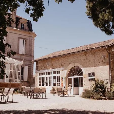 Chateau Carbonneau 4*