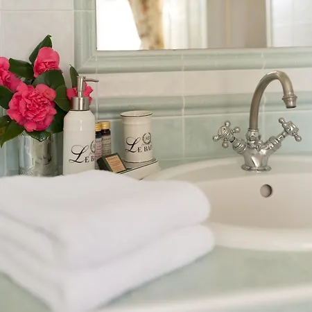 Couette-café Chateau Carbonneau 4*