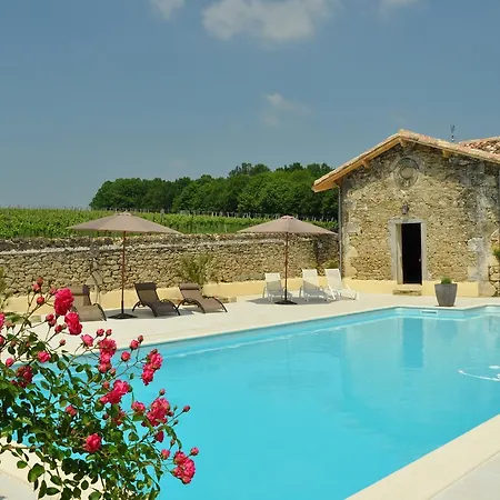 Chateau Carbonneau לינה וארוחת בוקר