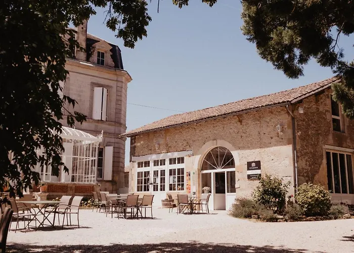 Chateau Carbonneau 4*